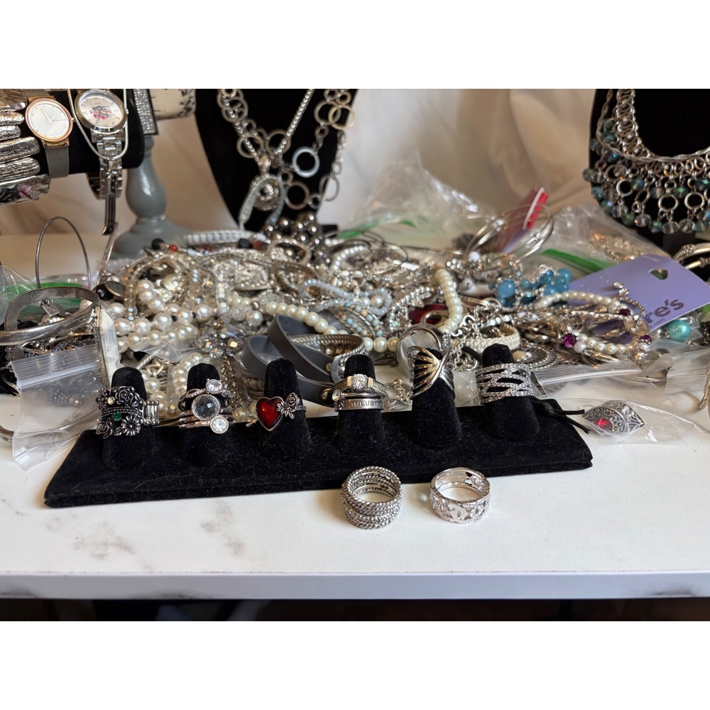 6lbs Jewelry Lot Silver Tone Rings, Skagen,Erica Lyons,Trifari, Rhinestones - Picture 8 of 11